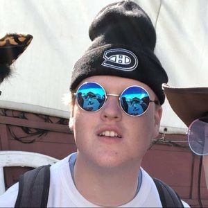 Meet your Posher, Ethan